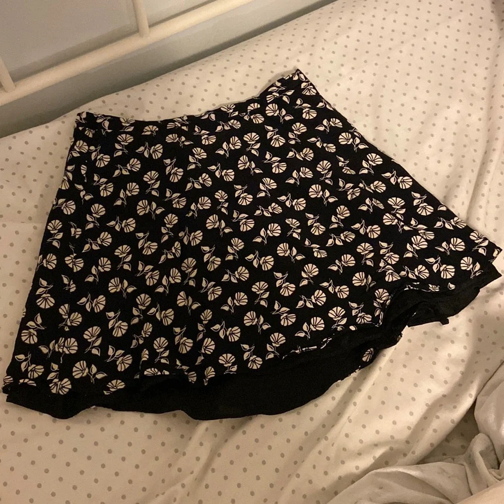 Black Flowy skirt with cream flower pattern - Picture 1 of 5